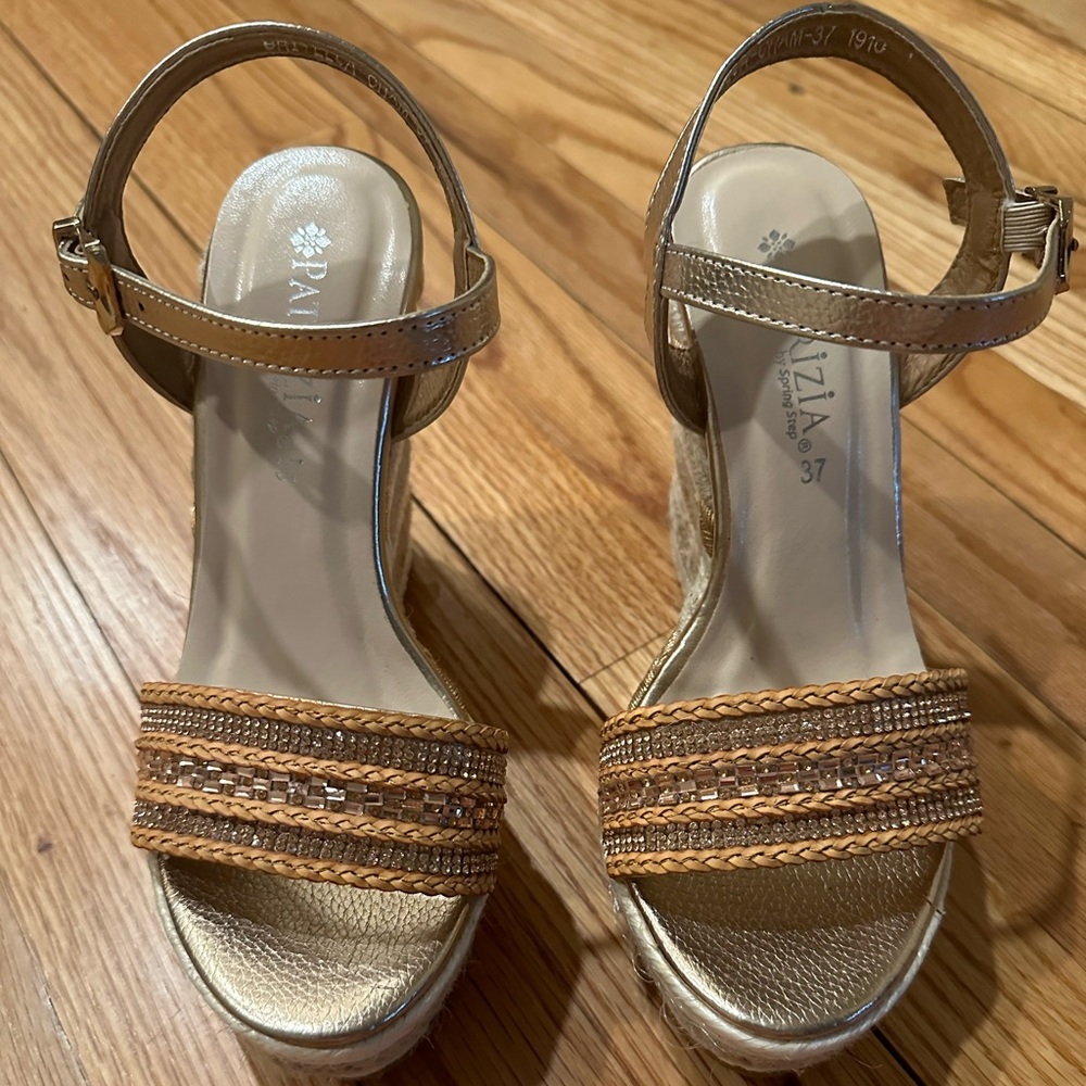Women’s wedge sandals size 37 (6.5)